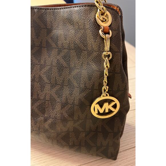 Michael Kors Jet Set Signature LG shoulder tote handbag w/ gold. 13"x10"x6.5" - Picture 6 of 12